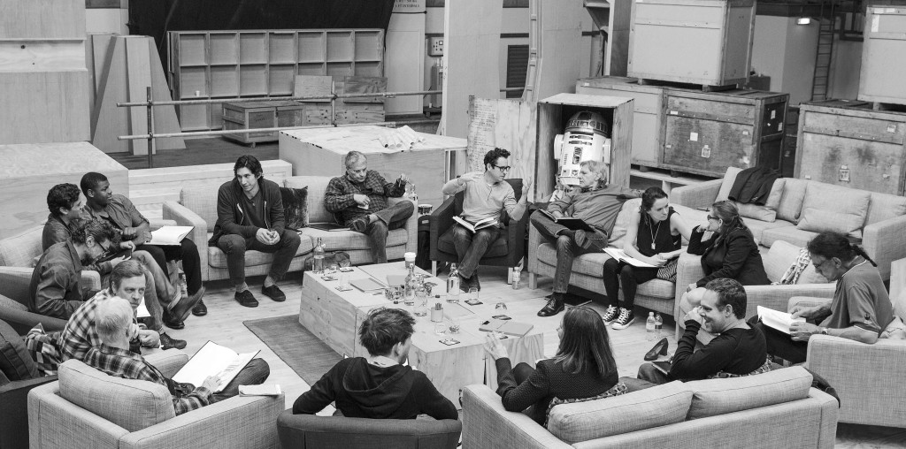 April 29th, Pinewood Studios, UK – Writer/Director/Producer J.J. Abrams (top center right) at the cast read-through of Star Wars: Episode VII at Pinewood Studios with (clockwise from right) Harrison Ford, Daisy Ridley, Carrie Fisher, Peter Mayhew, Producer Bryan Burk, Lucasfilm President and Producer Kathleen Kennedy, Domhnall Gleeson, Anthony Daniels, Mark Hamill, Andy Serkis, Oscar Isaac, John Boyega, Adam Driver and Writer Lawrence Kasdan. Ph: David James © Lucasfilm Ltd. & TM. All Rights Reserved