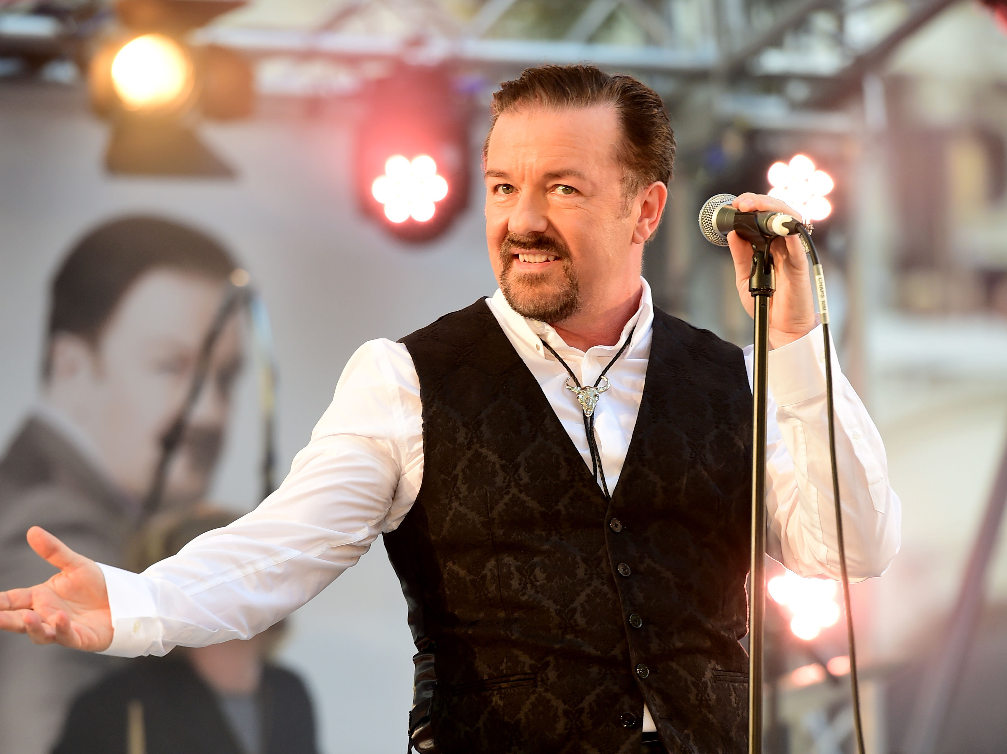 ap foto : ian west : ricky gervais as david brent attends the world premiere of 'david brent: life on the road' at leicester square, london, wednesday, aug. 10, 2016. (ian west/pa via ap) united kingdom out no sales no archive photograph cannot be stored or used for more than 14 days after the day of transmissio ricky gervai britain david brent premier automatarkiverad