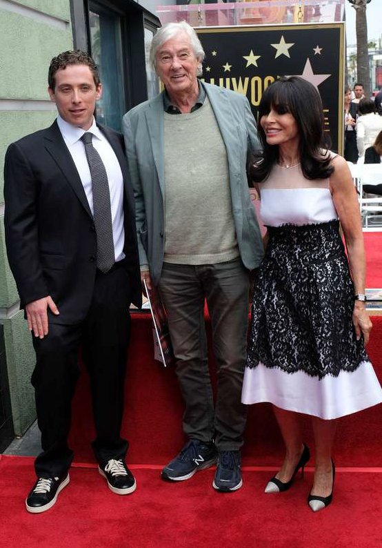 Regissören Paul Verhoeven, som anlitade Jerry Goldsmith för flera av sina filmer, medverkade vid Walk of fame-ceremonin tillsammans med kompositörens fru Carol och son Aaron. Foto: AFP